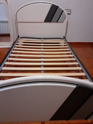 Cama con cabecero y piecero  sin somier de 1,05
