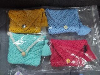 Monederos crochet morado y blanco