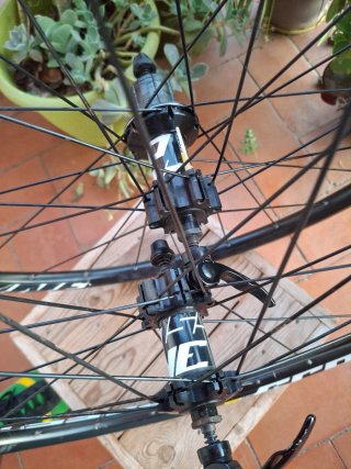 Ruedas MAVIC Crossone Disc 26"