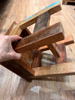 Taburete de madera Teca con detalles