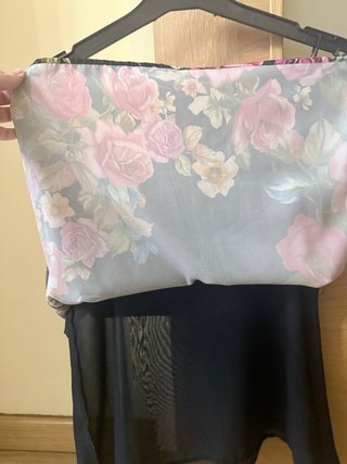 Camiseta Lencera Floral Negra