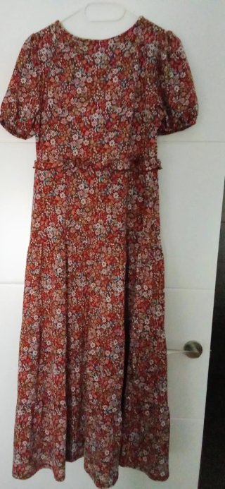 Vestido midi Springfield floral manga corta