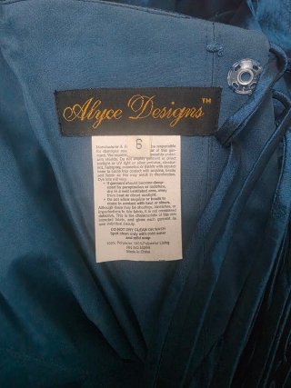 Vestido de fiesta azul con pedrería