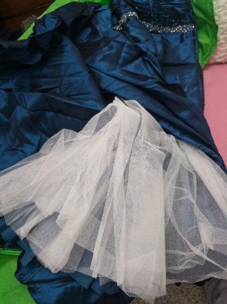 Vestido de fiesta azul con pedrería