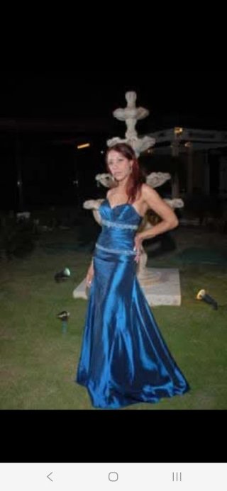 Vestido de fiesta azul con pedrería