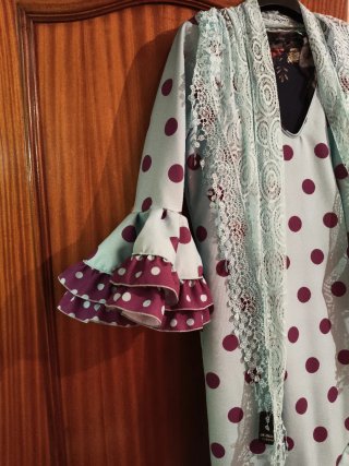 Vestido sevillana Talla 40-42 Nuevo