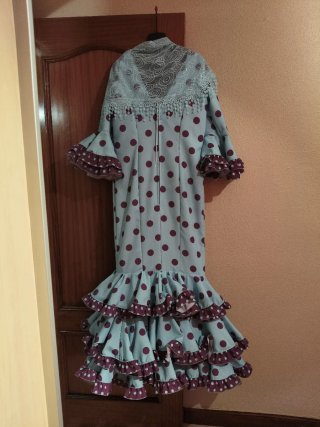 Vestido sevillana Talla 40-42 Nuevo
