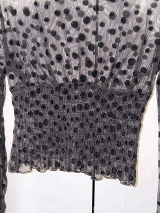 Blusa negra de lunares transparente