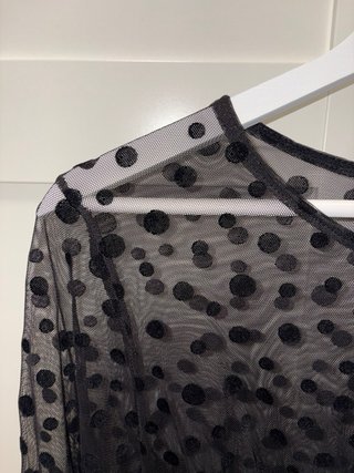 Blusa negra de lunares transparente