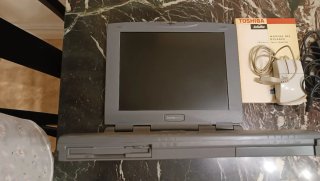 Portátil Retro Toshiba Satellite 2060CDS + Manual