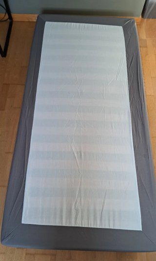 Letto a due piazze con 2 somieri 90x190 cm e materassi