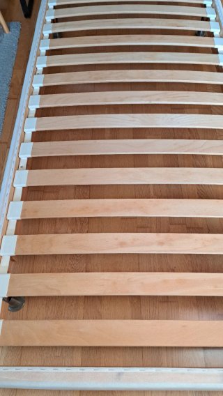Letto a due piazze con 2 somieri 90x190 cm e materassi