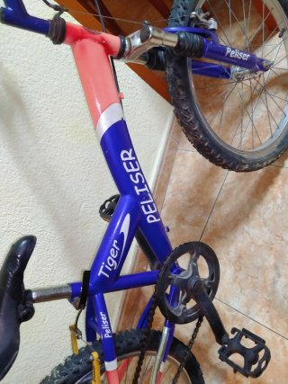 Bicicleta 20" infantil azul y roja