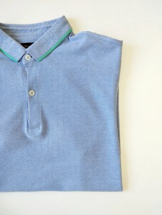 Polo Massimo Dutti azul con cuello verde