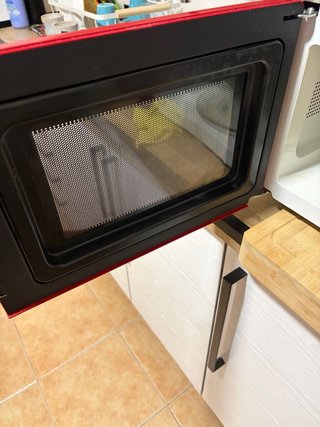 Microondas Sogo Retro Rojo en perfecto estado