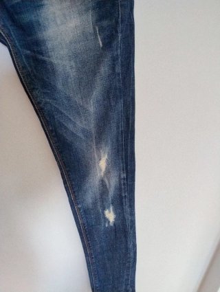 Pantalón vaquero desgastado azul