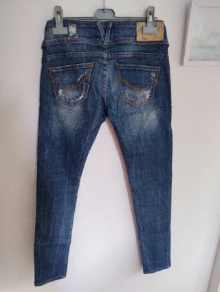 Pantalón vaquero desgastado azul