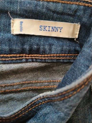 Pantalón vaquero desgastado azul
