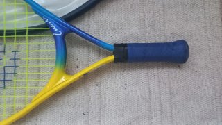 Raqueta de tenis infantil con funda y pelotas