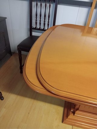 Mesa de comedor grande de madera