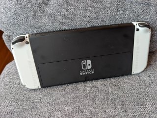 Nintendo Switch OLED + Funda de Regalo