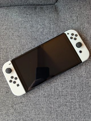 Nintendo Switch OLED + Funda de Regalo