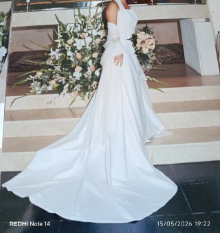 Vestido de Novia Raso Doble y Chal Tul