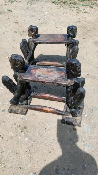 Banquitos africanos antiguos de madera