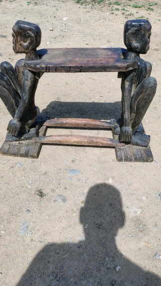 Banquitos africanos antiguos de madera