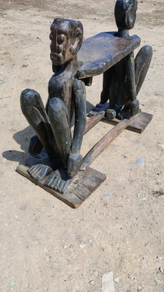 Banquitos africanos antiguos de madera