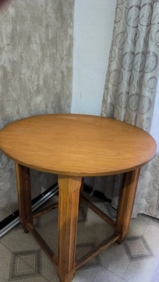 Mesa redonda de madera