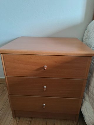 Conjunto dormitorio: mesitas, cabecero y sinfonier