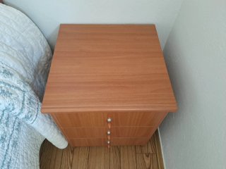 Conjunto dormitorio: mesitas, cabecero y sinfonier