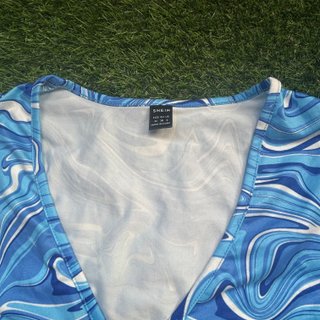 Top Shein escotado azul y blanco Talla M