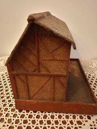 Antigua casa de muñecas establo años 20