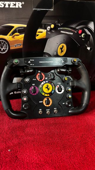 Combo 2 Volantes Thrustmaster y base TS-PC
