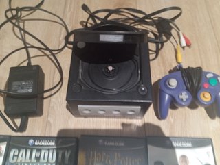 Nintendo GameCube + HDMI a AV + 4 juegos