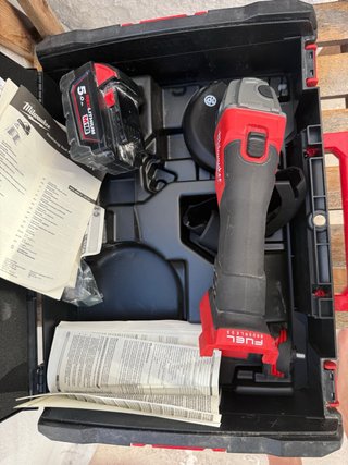 Cargador Milwaukee M12- taladro y radial baterias