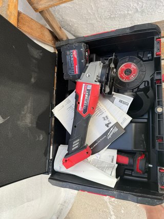 Cargador Milwaukee M12- taladro y radial baterias