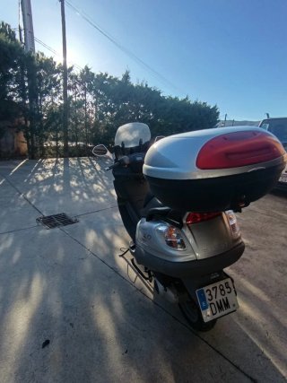 Piaggio Maxi Scooter Plata