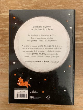 Libro ‘La Kitty salva el festival’ (català)