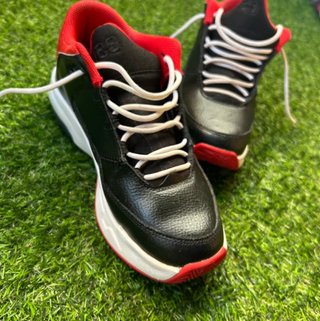 Botas Jordan Niño Negras y Rojas