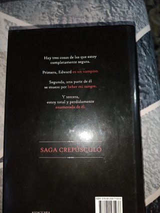 Lote de 2 libros(Crepúsculo) y el libro oficial.