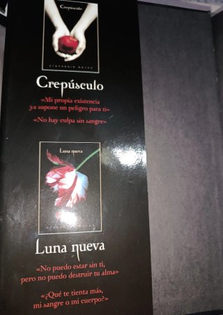 Lote de 2 libros(Crepúsculo) y el libro oficial.