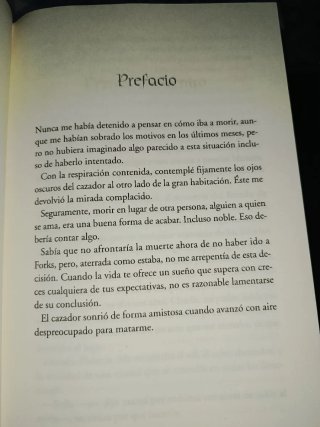 Lote de 2 libros(Crepúsculo) y el libro oficial.