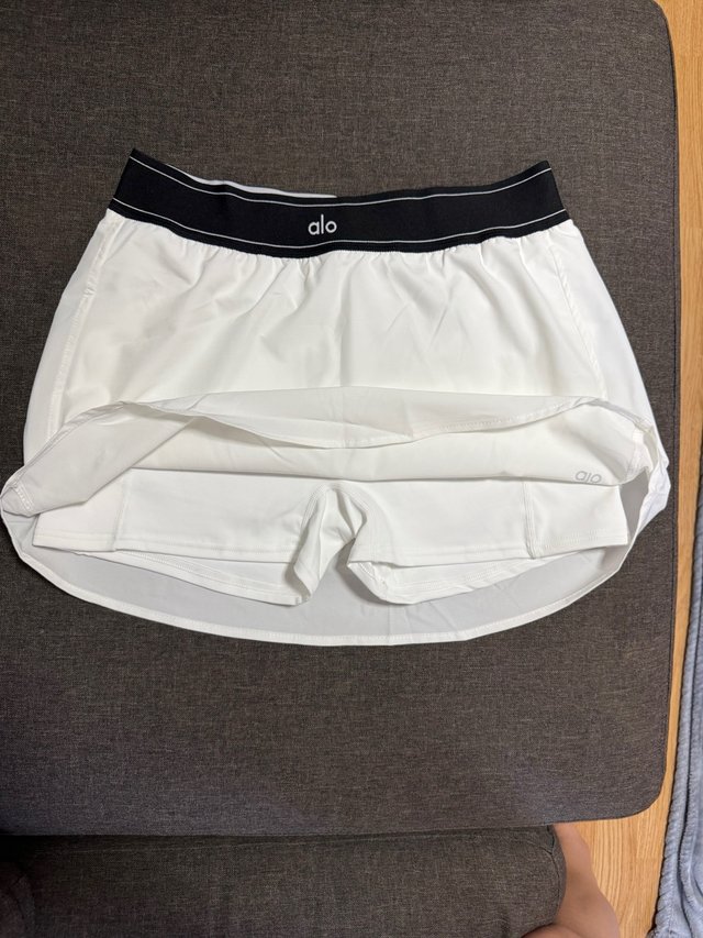 Falda short deportiva Alo blanca