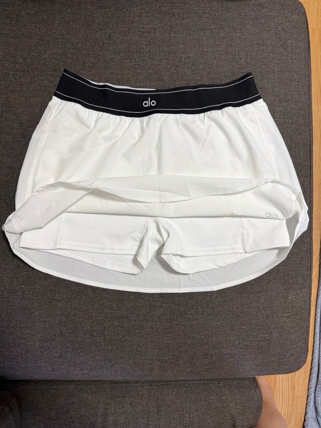 Falda short deportiva Alo blanca