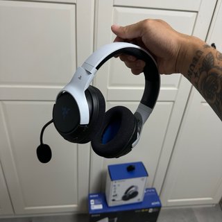 PS5 Digital + Auriculares Razer Kaira