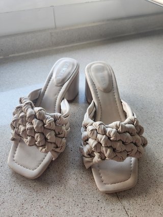 Zapatos TANGELA Beige Tacón Cuadrado