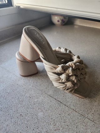 Zapatos TANGELA Beige Tacón Cuadrado